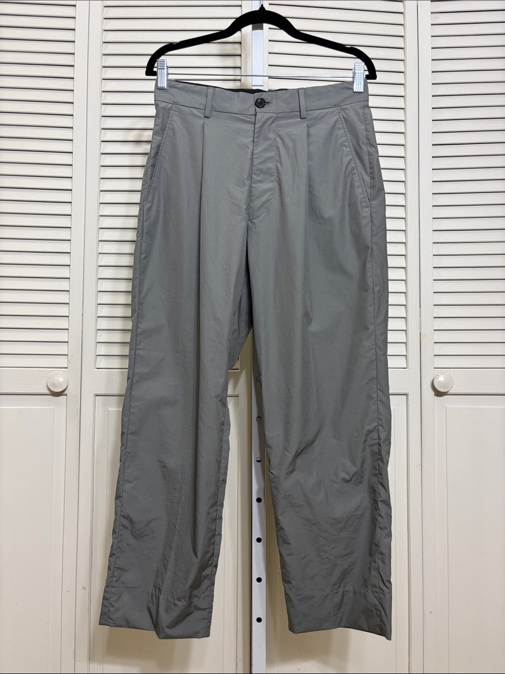 Ernie Palo Men's Gray Pleated Chino Pants Size 44 (Size 29)
